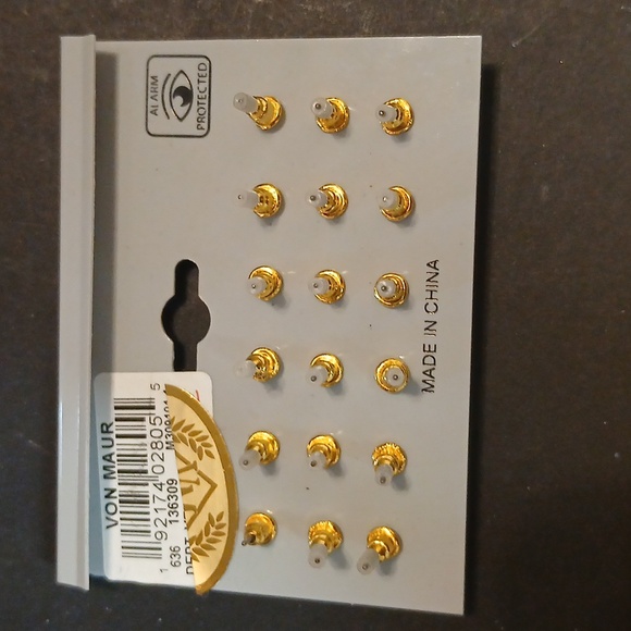 Lux accessories multi stud earring set - Picture 6 of 7